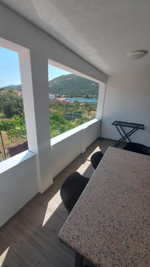 Apartmani Mlinar - Two Bedroom Apartment With Seaview เกรบัชติซา ภายนอก รูปภาพ