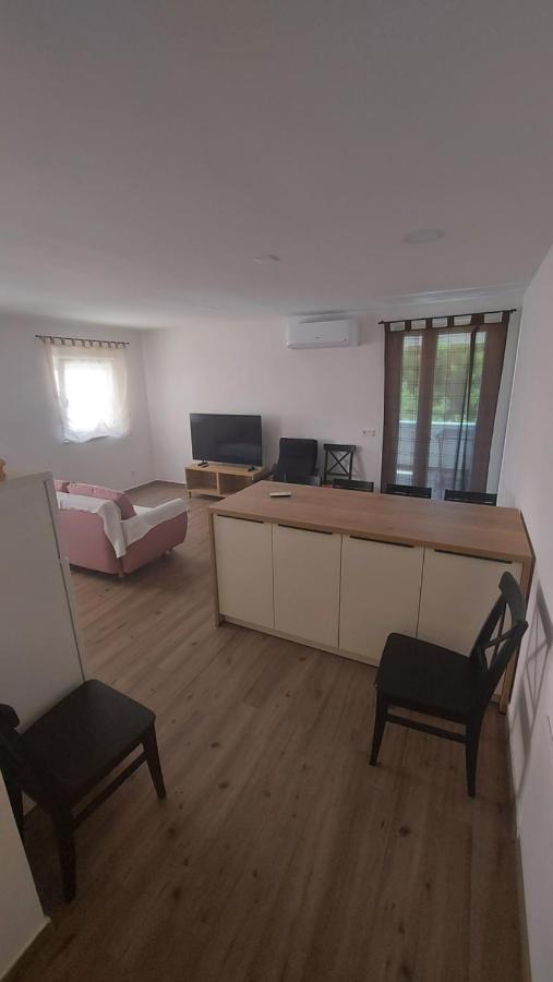 Apartmani Mlinar - Two Bedroom Apartment With Seaview เกรบัชติซา ภายนอก รูปภาพ