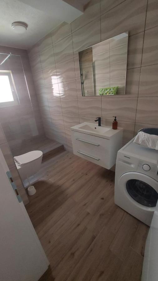 Apartmani Mlinar - Two Bedroom Apartment With Seaview เกรบัชติซา ภายนอก รูปภาพ