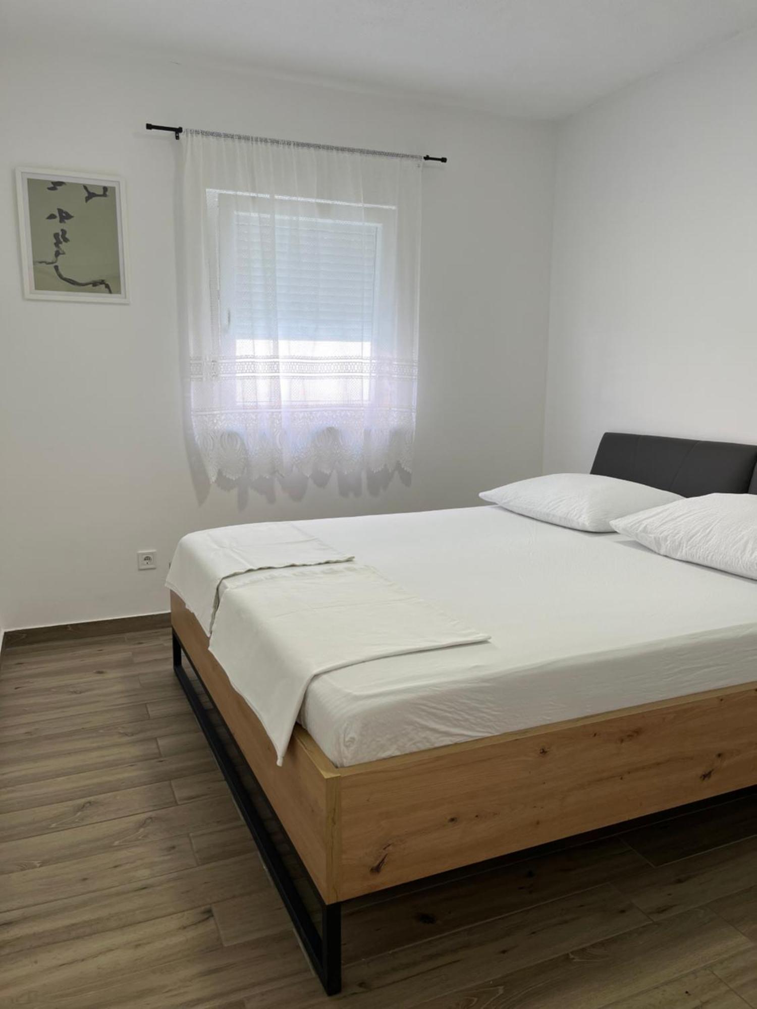 Apartmani Mlinar - Two Bedroom Apartment With Seaview เกรบัชติซา ภายนอก รูปภาพ